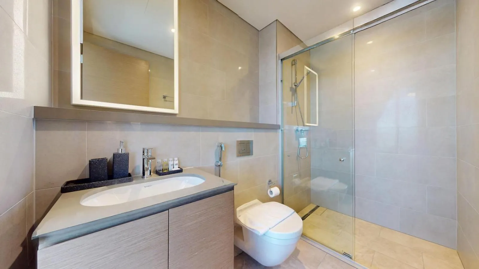 Waves Grande - One Bedroom With City View Dubai
