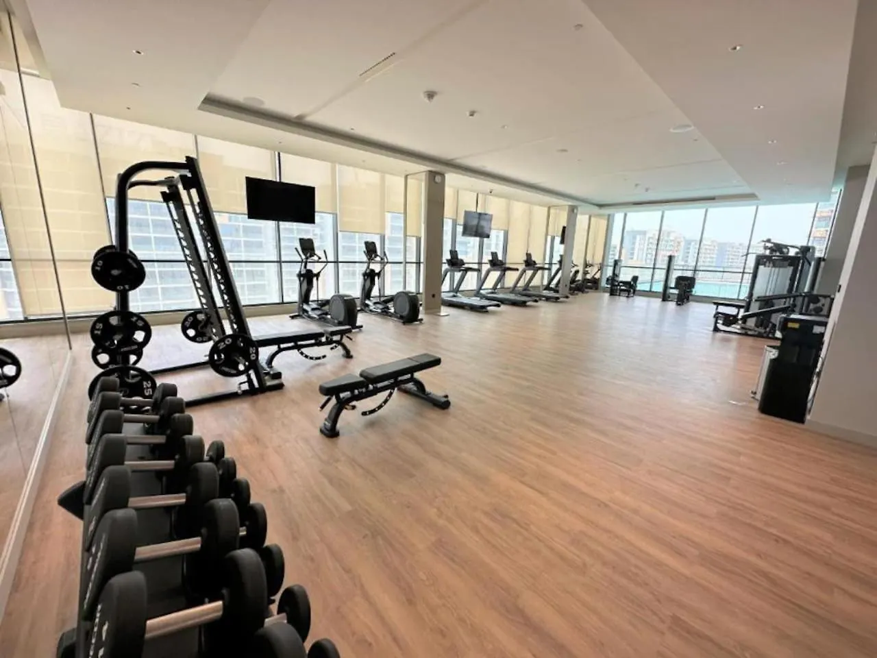 Waves Grande - One Bedroom With City View Dubai