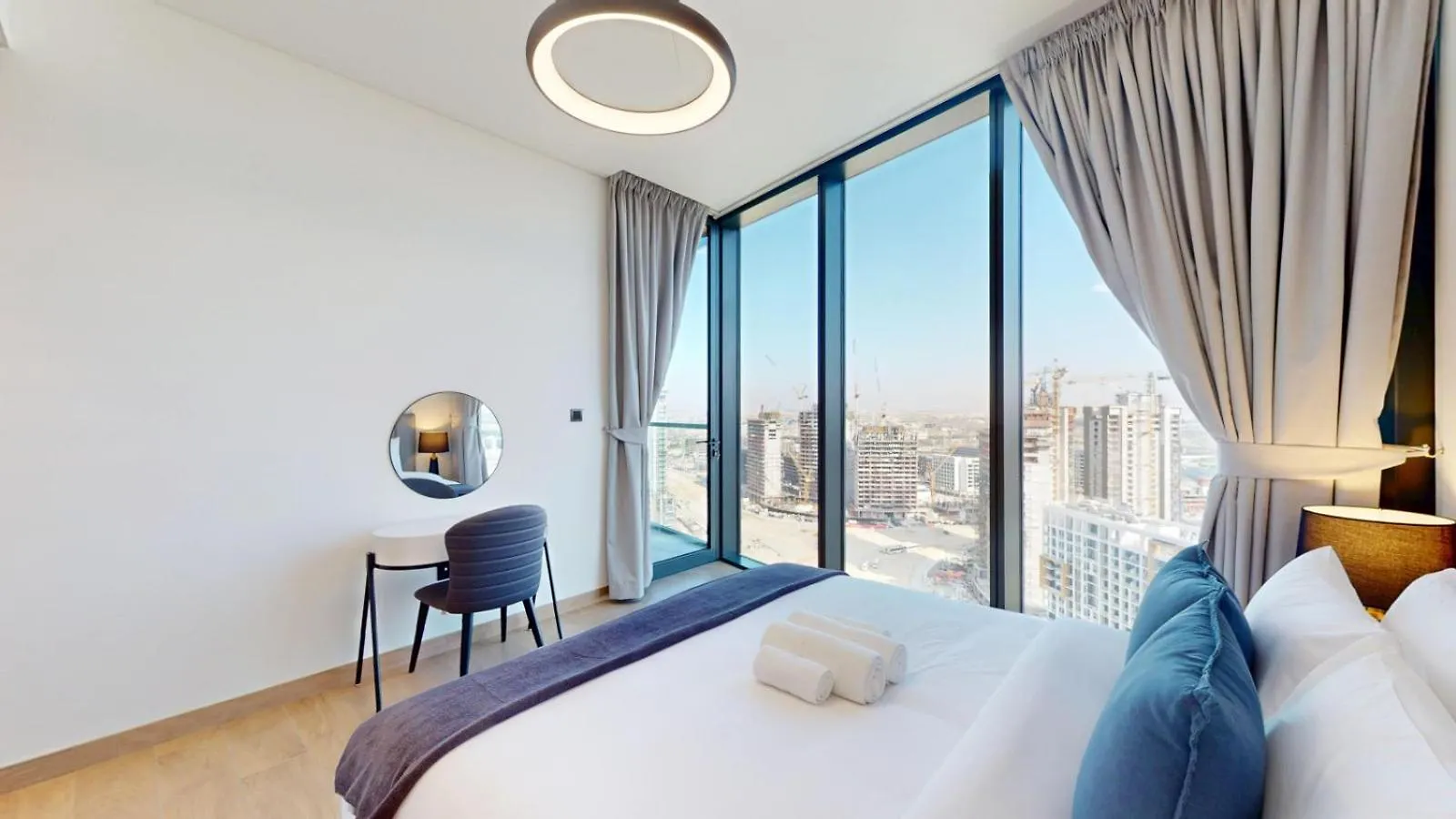 Waves Grande - One Bedroom With City View Dubai Apartment